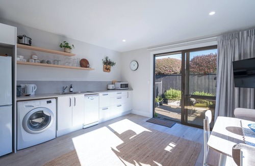Motueka Apartment | Modern, Sunny, Central