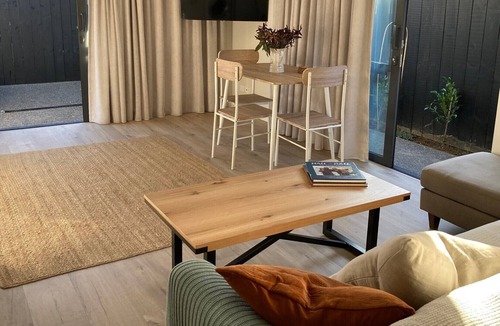 Motueka Apartment | Modern, Sunny, Central