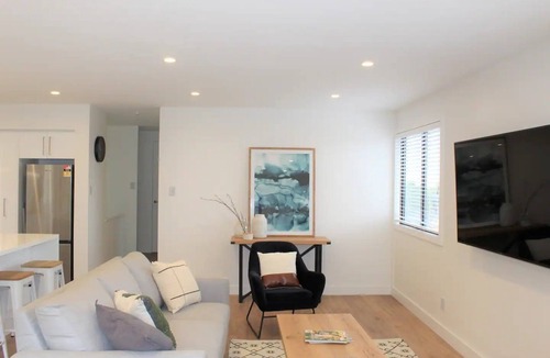 Ahuriri House | Modern, Sunny & Spacious - 5 minutes walk to the heart of Ahuriri!