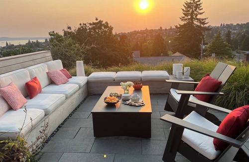 Southeast Magnolia House | Modern Sunset and Water View Home in Seattle's Magnolia Neighborhood