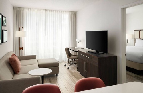 Surfside Hotel | Modern Surfside Studio | Pool, Gym, Breakfast & Steps from the Ocean - 2 Units
