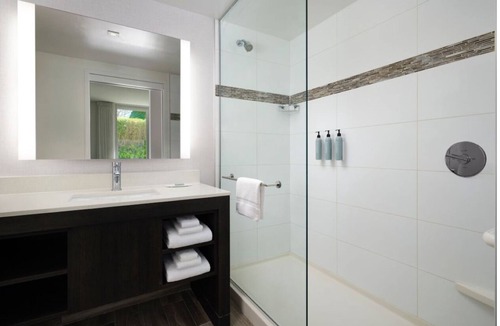 Surfside Hotel | Modern Surfside Studio | Pool, Gym, Breakfast & Steps from the Ocean - 2 Units