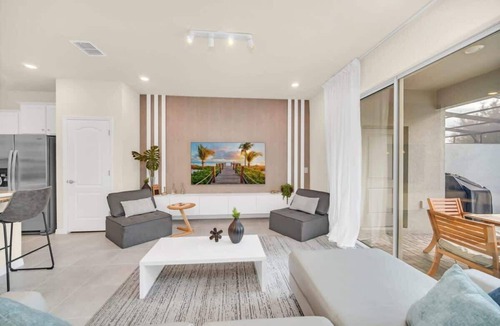 Loughman House | Modern & Tastefully Themed Home with Private pool