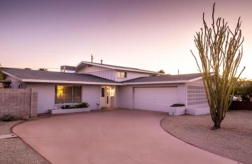 Tempe Gardens House | Modern, Tempe Oasis! Private Pool, Sleeps 12