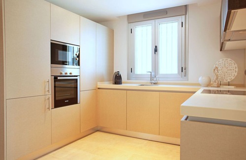 Ojen Apartment | Modern Three bed ground floor apartment La Mairena