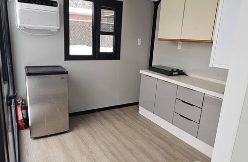Kent Cabin | Modern Tiny Cabin Retreat w/AC & Private Yard