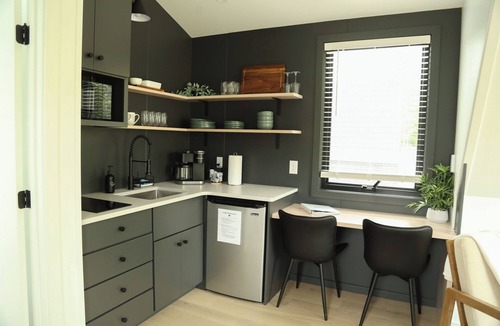 Milroy Cabin | Modern Tiny Home 25/With Hot Tub!