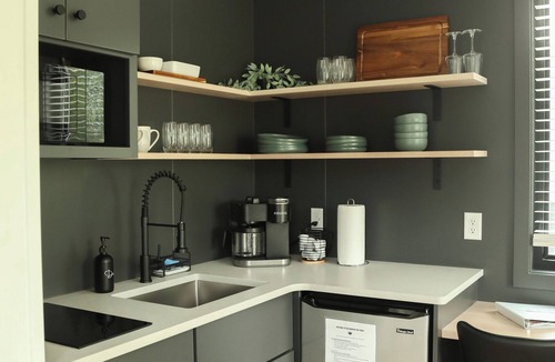 Milroy Cabin | Modern Tiny Home 32 w/Hot Tub!