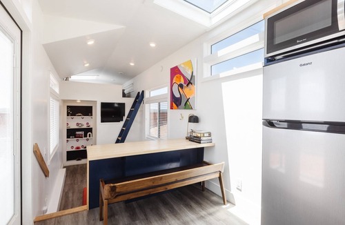 Apple Valley House | Modern tiny home near Zion | Private Deck | Views