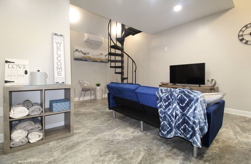 Lithonia House | Modern Tiny House Experience|1 Br Loft