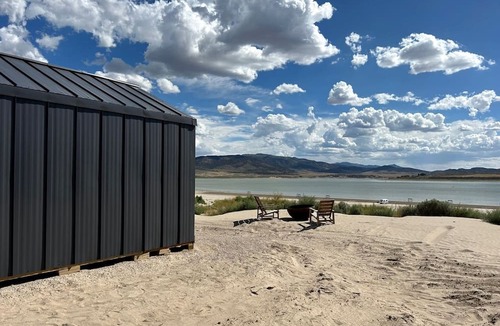 Levan Cabin | Modern Tiny House on Yuba Lake with Stunning Views for a Wonderful Couples Retreat in Utah