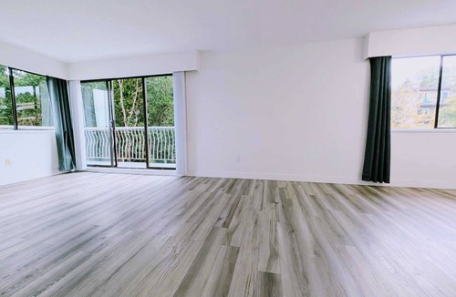 Lower Lonsdale Apartment | Modern & Top Floor 1 Bedroom Suite with Parking