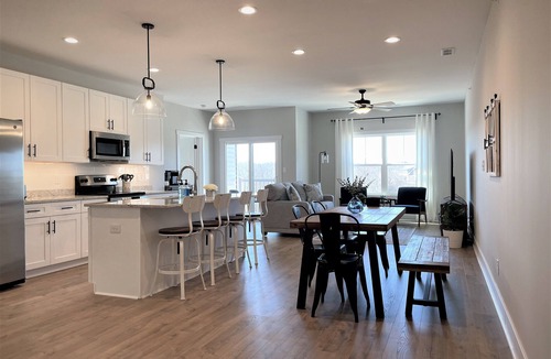Forest Condo | Modern Top-level 2BR/2BA Condo w/Private Balcony in a Secured Bldg w/Elevator!