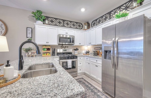 Manchester House | Modern Townhome 2BR/2.5 Bath in gated community in the heart of Manchester