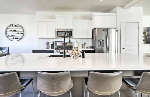 American Fork House | Modern Townhome - 8 Mi to Thanksgiving Point!