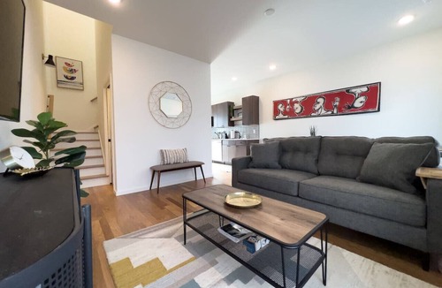 Chattanooga Condo | Modern Townhome by Riverwalk | Walkable & Stylish