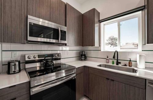 Camelback East Apartment | Modern Townhome in Arcadia with Pool & Fenced Yard