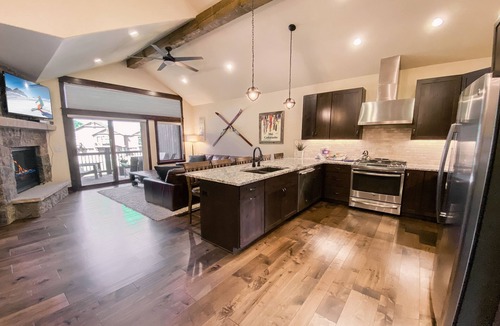 River Run House | Modern Townhome | Slope View | Private Hot tub