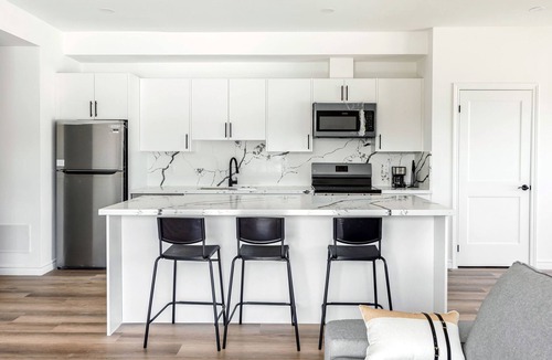 Huntsville House | Modern Townhome with Fairy Lake Views Near Downtown Huntsville