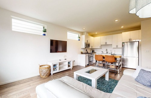 Fairmount Park House | Modern townhome with rooftop deck, dog-friendly and city access