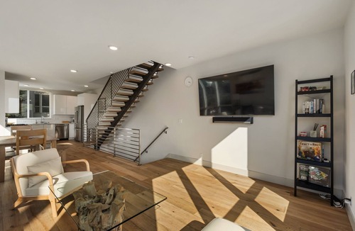 East Queen Anne House | Modern Townhome with Space Needle View