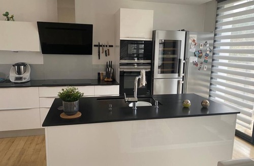 Kerherou House | Modern townhouse with garden, right in the center and close to the beach