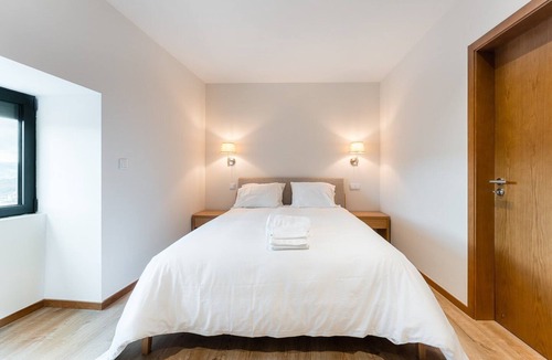 Fareja Apartment | Modern tranquility in Gémeos