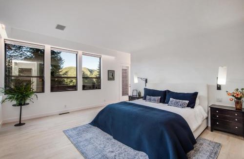 Sundance House | Modern Treehouse - Unique Contemporary Home Nestled in the Forest, Hot Tub, Fireplace, Game Room
