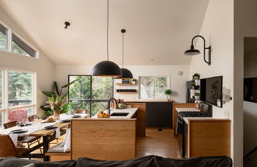 Arrowhead Villas House | Modern Treetop Cabin by Lake Arrowhead Village