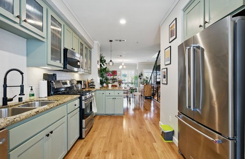 Prescott Condo | Modern tri-level townhome with 2 bedrooms located in West Oakland.
