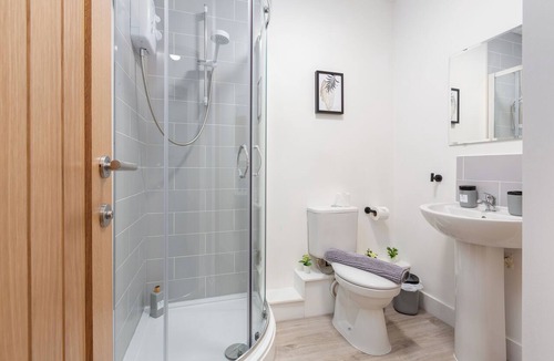 Blackpool Town Center Apartment | Modern Two Bed Apartment, Sleeps 5, Central location