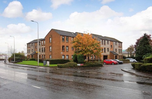Gogar Apartment | Modern two-bedroom apartment with excellent transport links to the city centre and beyond. Sleeps 4.