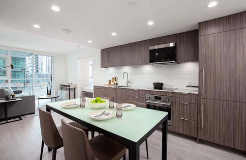 Downtown Vancouver Hotel | Modern Two Bedroom Apartment in Trendy Downtown Neighbourhood