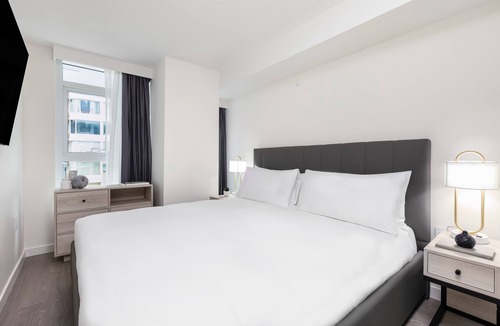 Downtown Vancouver Hotel | Modern Two Bedroom Apartment in Trendy Downtown Neighbourhood