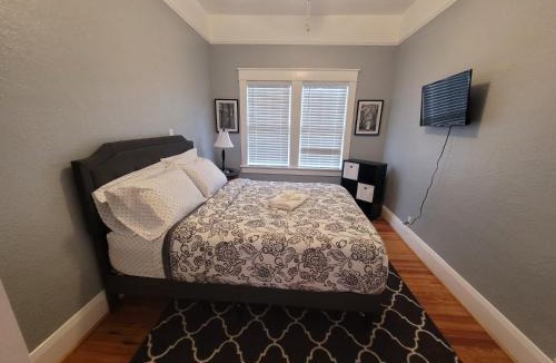Lakeland Apartment | Modern Two Bedroom Home