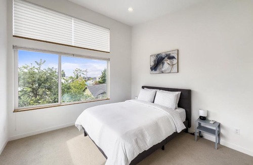 Columbia City Apartment | Modern two story townhouse near light rail