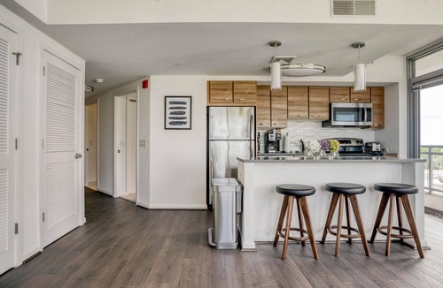 McLean Apartment | Modern Tysons Corner 2BR w/Pool, nr Restaurants & Bars, by Blueground