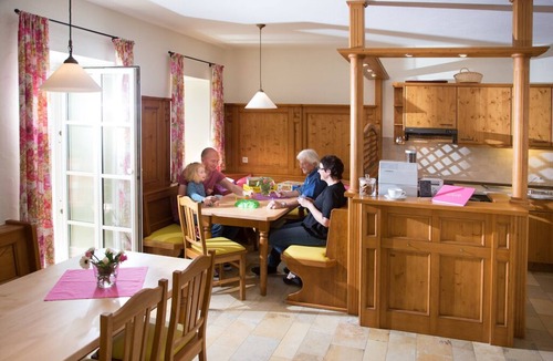 Haundorf Apartment | Modern und hochwertig ausgestattete FeWo Sonne* (80qm) für bis zu 4 Personen mit Terrasse - Urlaub auf dem Bauernhof
