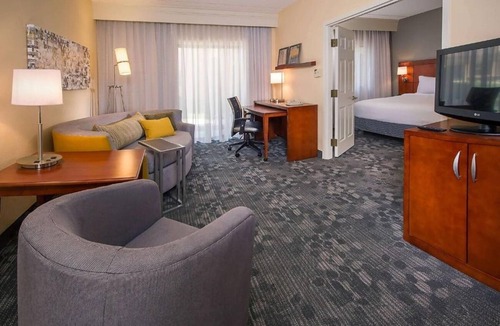 University Place Hotel | Modern Unit w/Balcony, Near PNC Pavilion, Outdoor Pool, Gym & Pet-Friendly