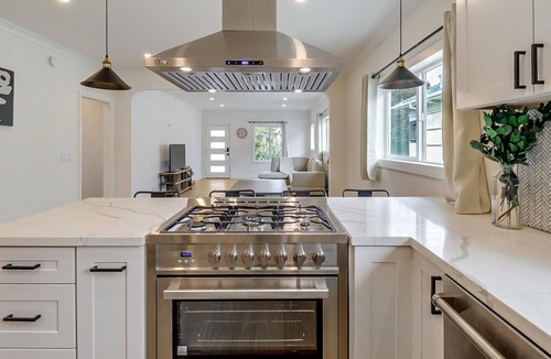 Emeryville House | Modern updated home --5 mins from Berkeley and Emeryville 1 GIG FAST INTERNET
