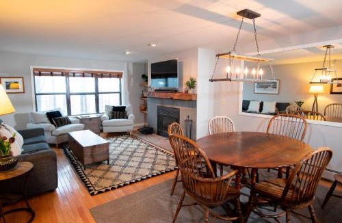 Ludlow Apartment | Modern & Updated Winterplace 3Br- Sleeps 12 condo