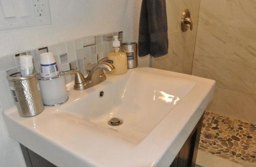 Two Rivers Apartment | Modern Upstairs Vacation Apartment in Two Rivers, Near Lake Michigan