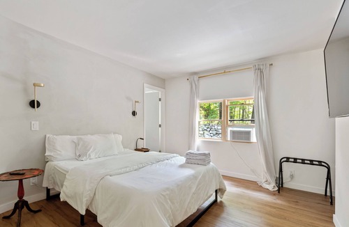 Plattekill House | Modern Upstate Gem Surrounded by Trees with Hot Tub - 2.5 BD, 2 BH