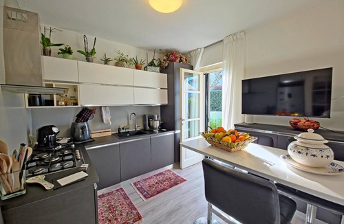 Cinquale Apartment | Modern Villa Cinquale: 3BR, AC, Garden & Bikes