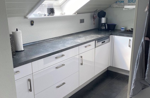 Kirchheim am Neckar Apartment | Modern vacation apartment Neckarschleife, air conditioning living area and bedroom
