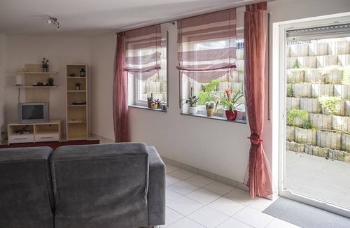 Reisach Apartment | Modern vacation apartment in Löwenstein, close to Audi, Lidl, Bosch, Kaufland