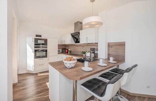 Kamminke Apartment | Modern vacation apartment with terrace & lake view - only 350 m to the lagoon