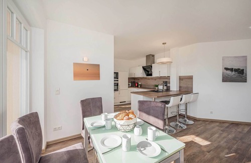 Kamminke Apartment | Modern vacation apartment with terrace & lake view - only 350 m to the lagoon