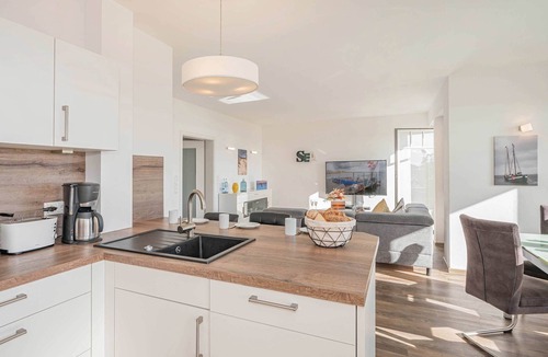 Kamminke Apartment | Modern vacation apartment with terrace & lake view - only 350 m to the lagoon