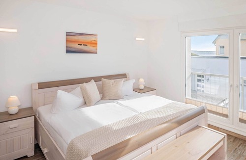 Kamminke Apartment | Modern vacation apartment by the lake with terrace and garden view on Usedom